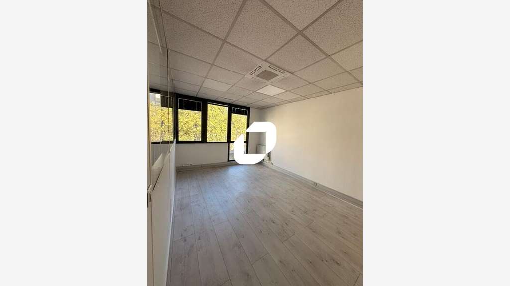 A louer Bureaux 1240m² Arcueil