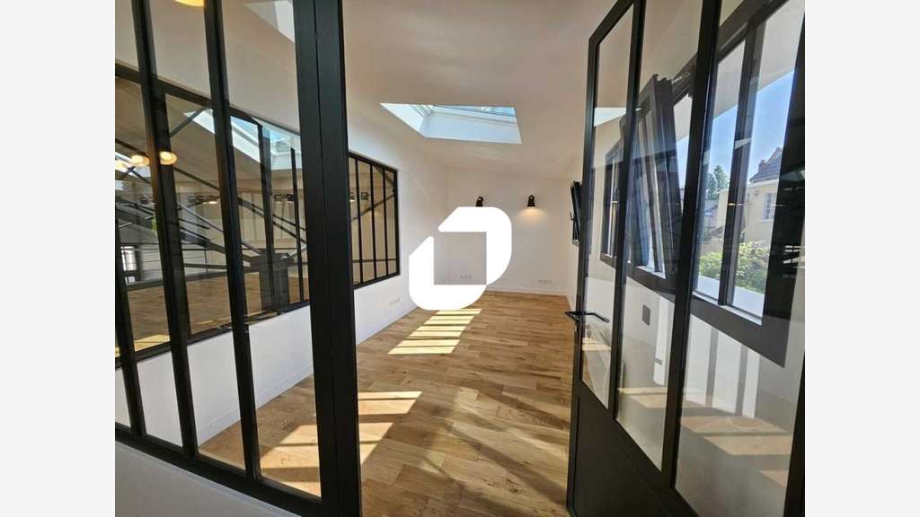 A louer Bureaux 198m² Arcueil