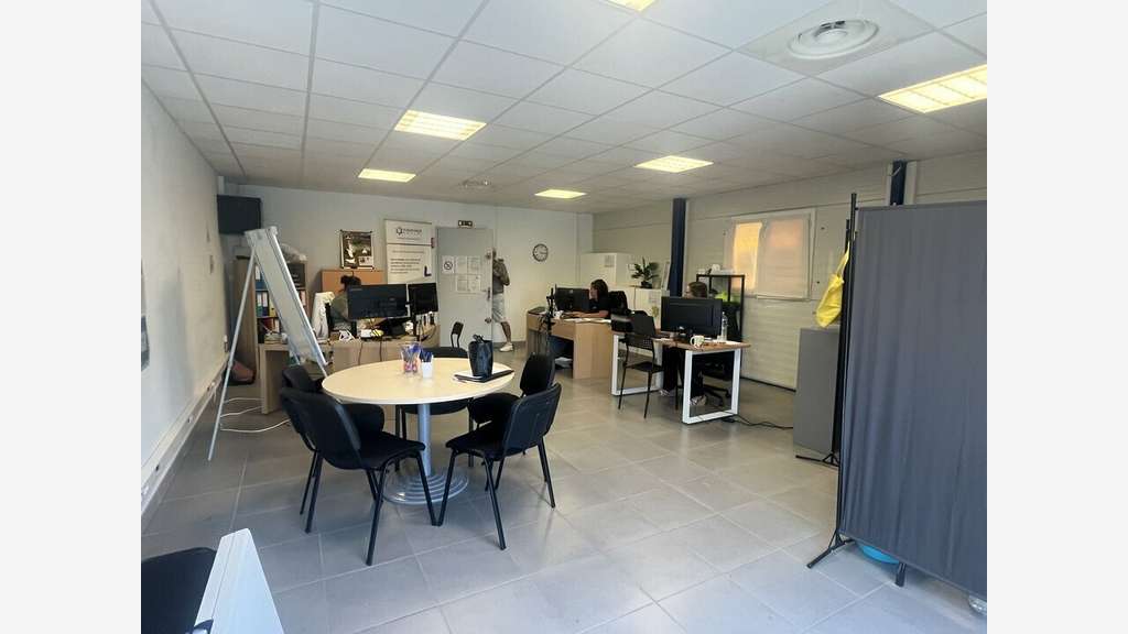ARLES - BUREAUX à louer