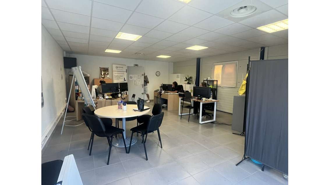 ARLES - BUREAUX à louer