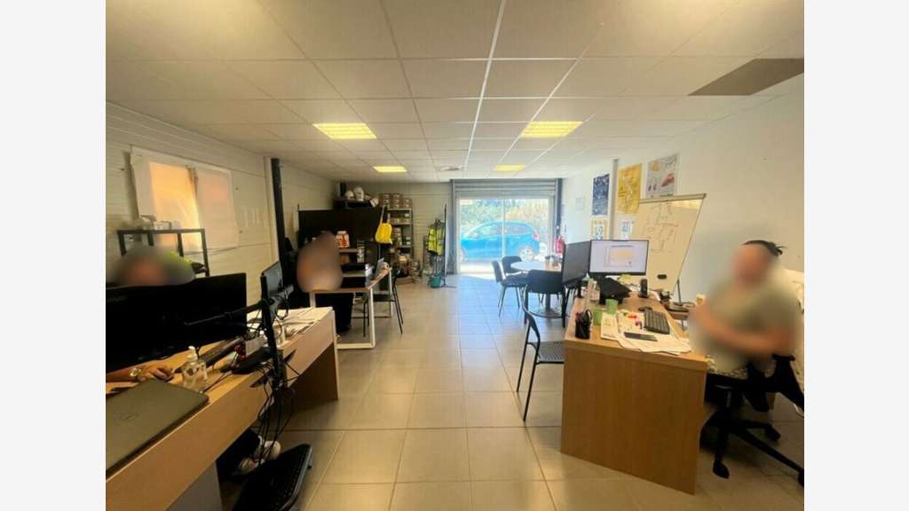 ARLES - BUREAUX à louer