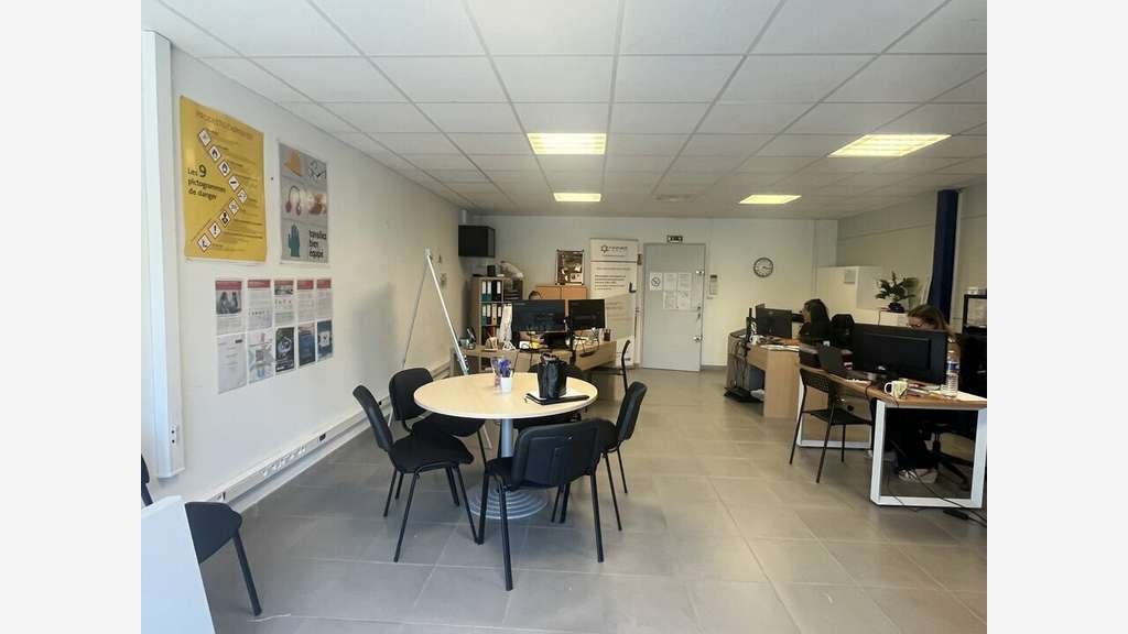 ARLES - BUREAUX à louer