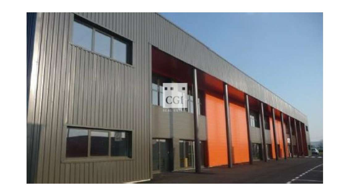 Bureaux neufs 175m² à louer à Arnas