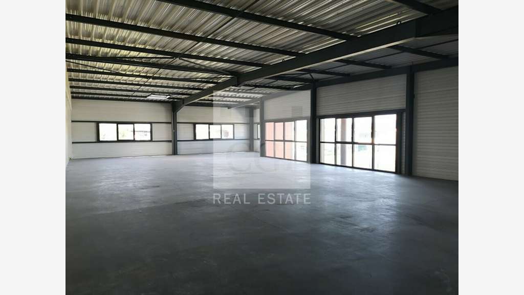 Bureaux neufs 175m² à louer à Arnas