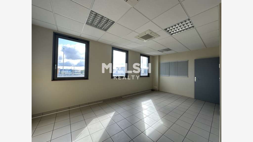 Bureaux à louer 120m² R+1 à Arnas D306
