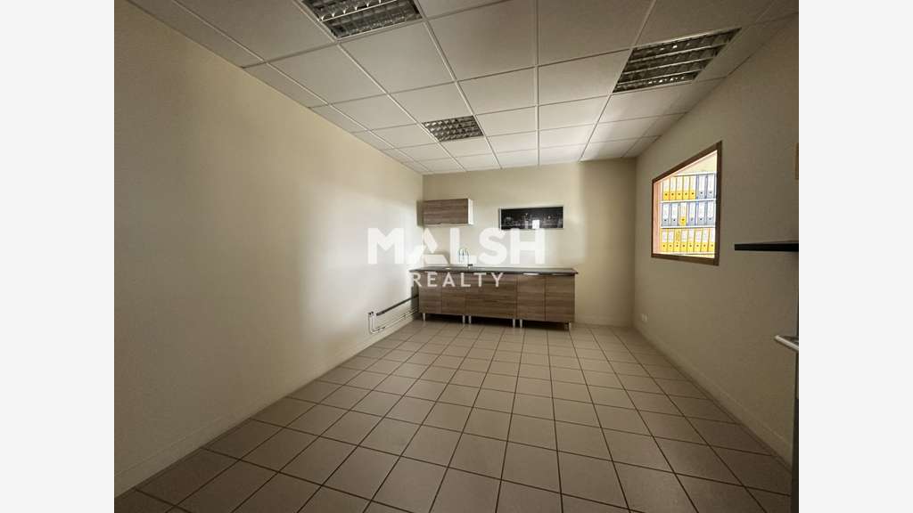 Bureaux à louer 120m² R+1 à Arnas D306