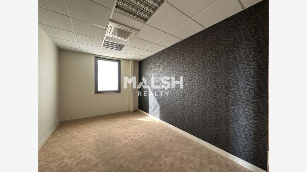Bureaux à louer 120m² R+1 à Arnas D306