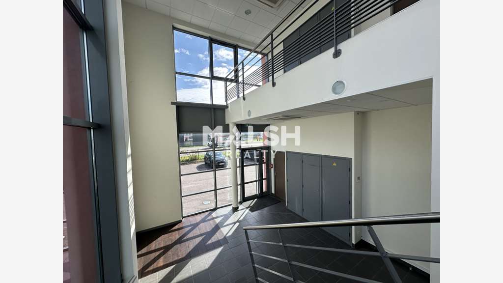 Bureaux à louer 120m² R+1 à Arnas D306