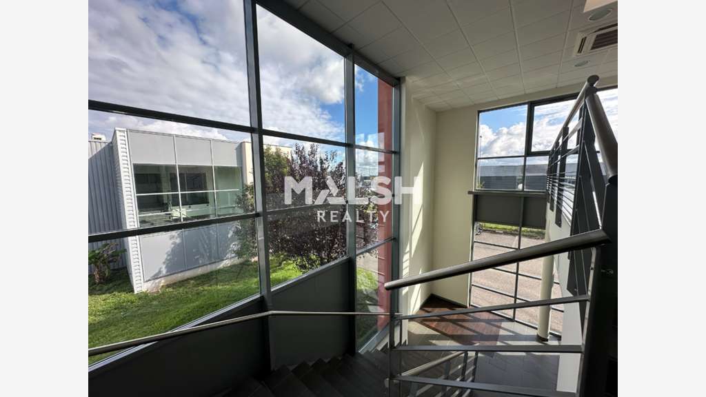 Bureaux à louer 120m² R+1 à Arnas D306