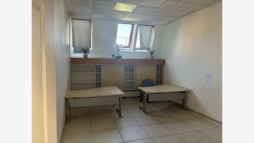 Bureau 20m² R+1 à louer à Arnouville
