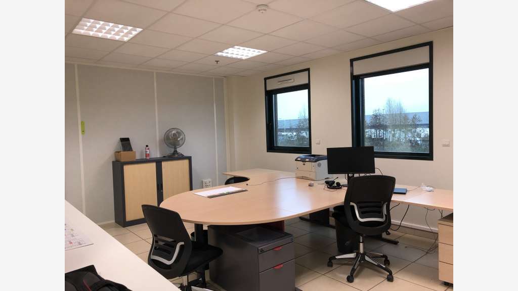 À louer bureaux de 500m² à Arques