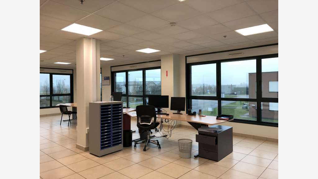 À louer bureaux de 500m² à Arques