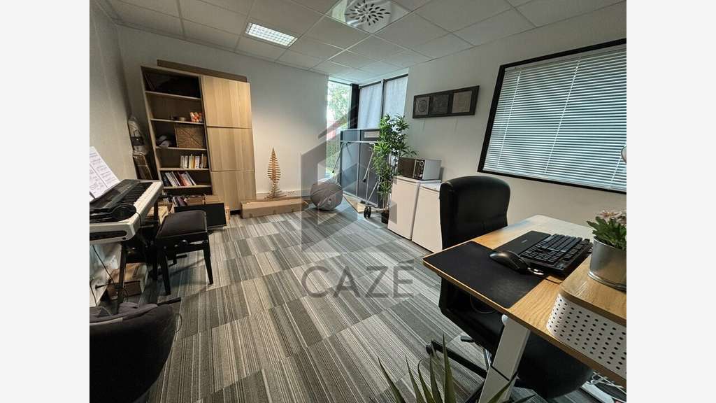Bureaux 90m² RDC à louer à Artigues