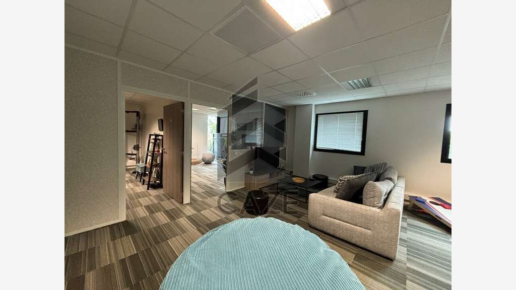 Bureaux 90m² RDC à louer à Artigues