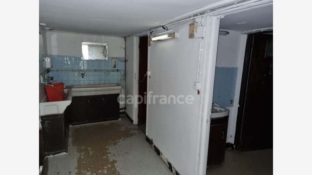 Entrepôt + bureau 500m² à louer à Athis-Mons