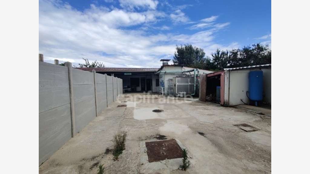 Entrepôt + bureau 500m² à louer à Athis-Mons