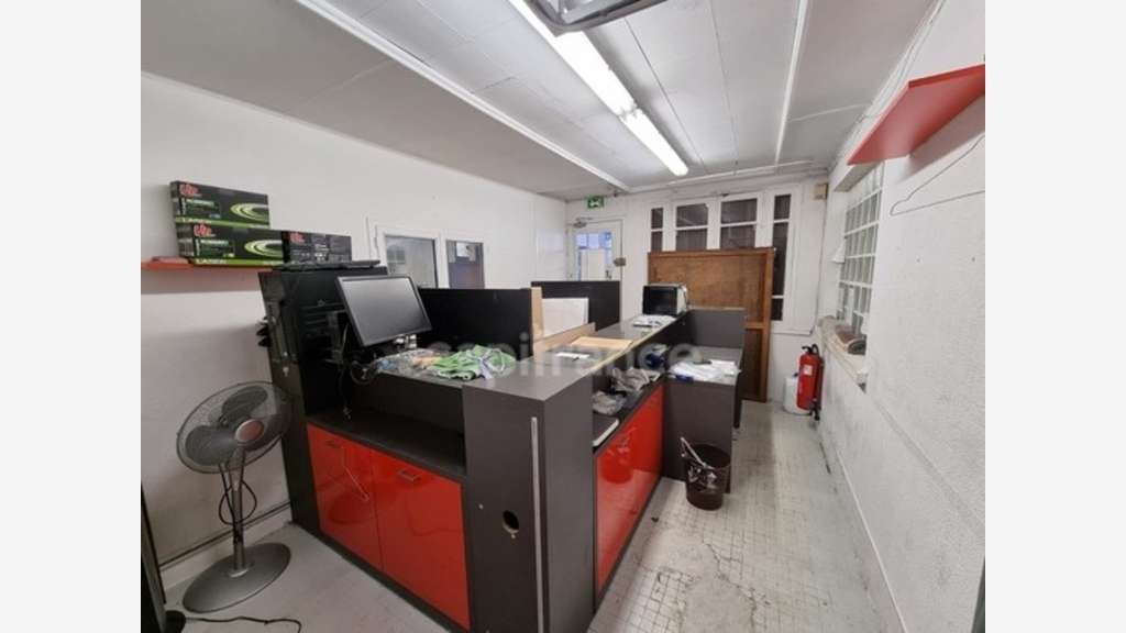 Entrepôt + bureau 500m² à louer à Athis-Mons