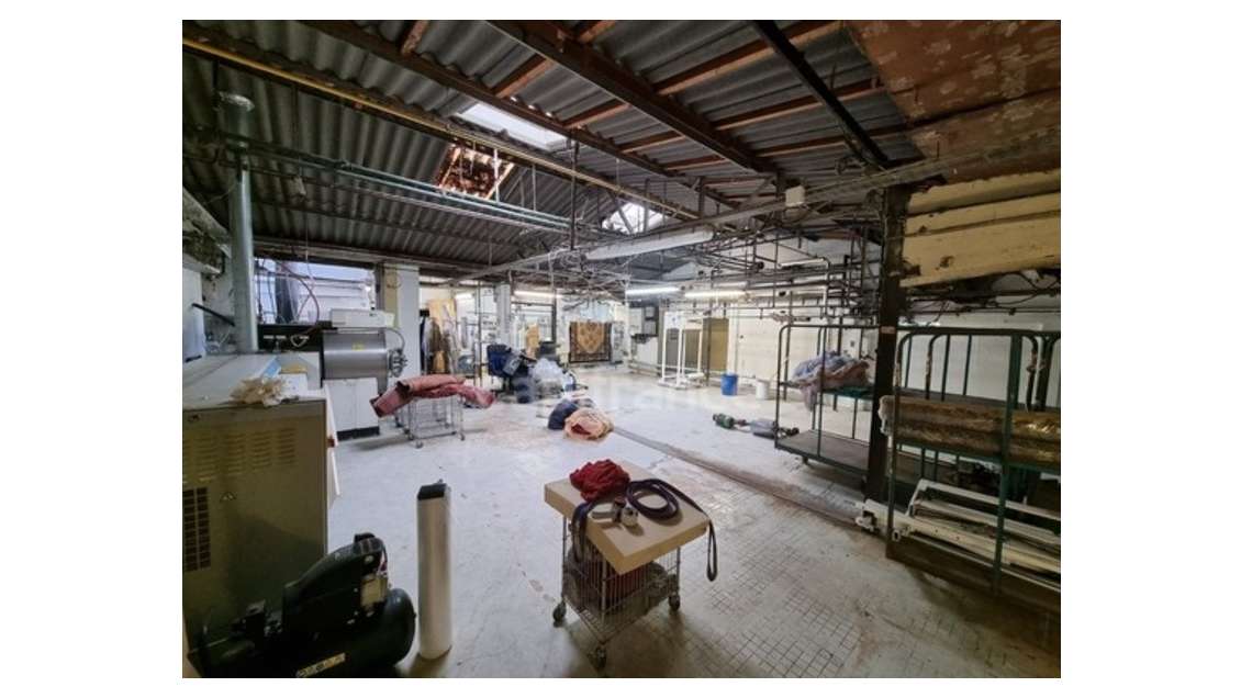 Entrepôt + bureau 500m² à louer à Athis-Mons