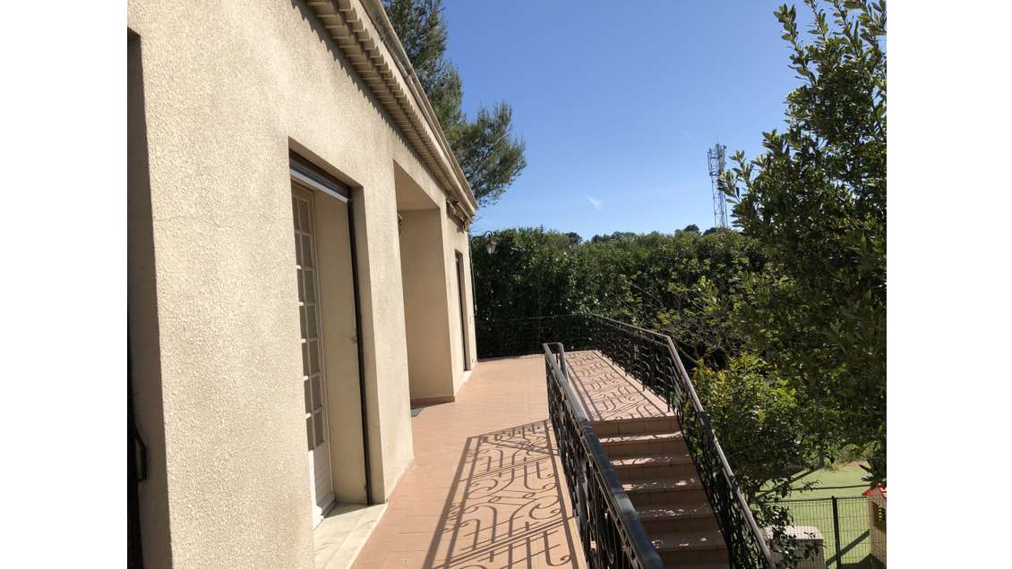 Bureaux 126m² à louer proche Paluds 13400 Aubagne