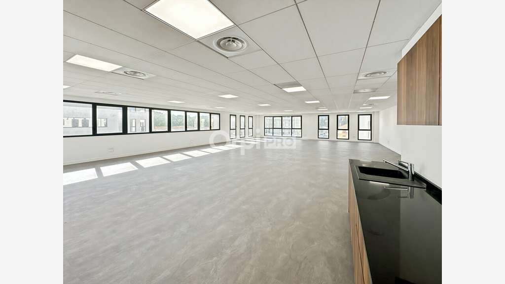 A louer bureaux neufs de 182m² Aubagne proche A50