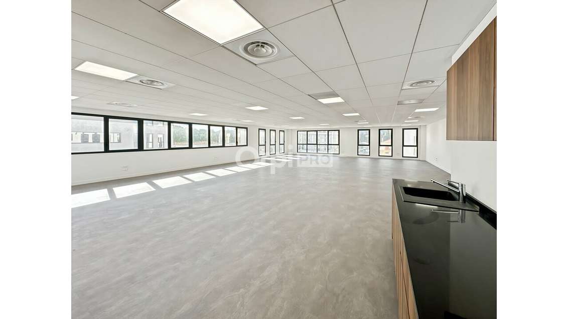 A louer bureaux neufs de 182m² Aubagne proche A50