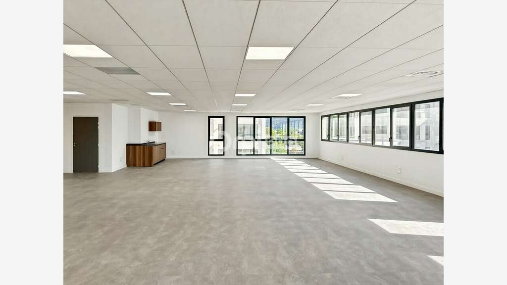 A louer bureaux neufs de 182m² Aubagne proche A50