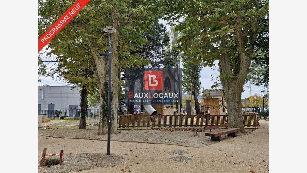 A louer local commercial 405m² Aubagne zone co