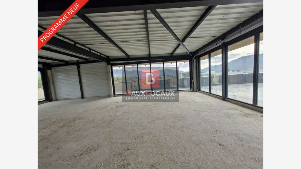 A louer local commercial 405m² Aubagne zone co