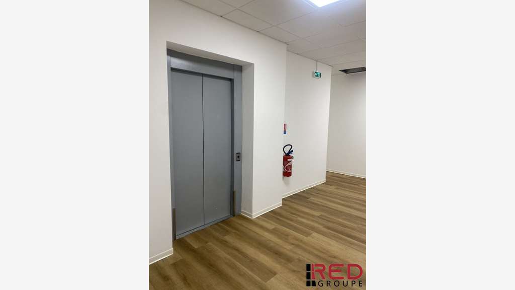 A louer bureaux de 260m² à Aubagne Paluds
