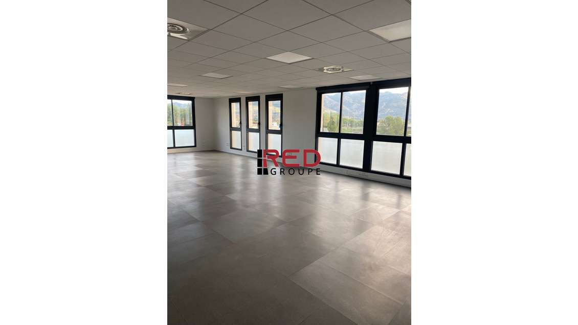 Bureaux 214m² R+2 en très bon état à louer Aubagne