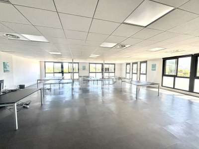 Local professionnel 214m² à louer Aubagne 13400