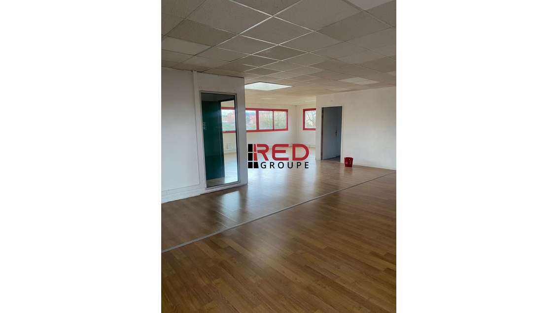 Bureaux de 123m² à louer en R+1 à Aubagne