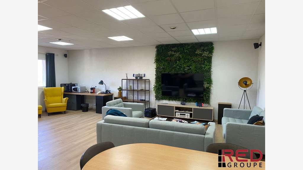 Bureaux de 123m² à louer en R+1 à Aubagne