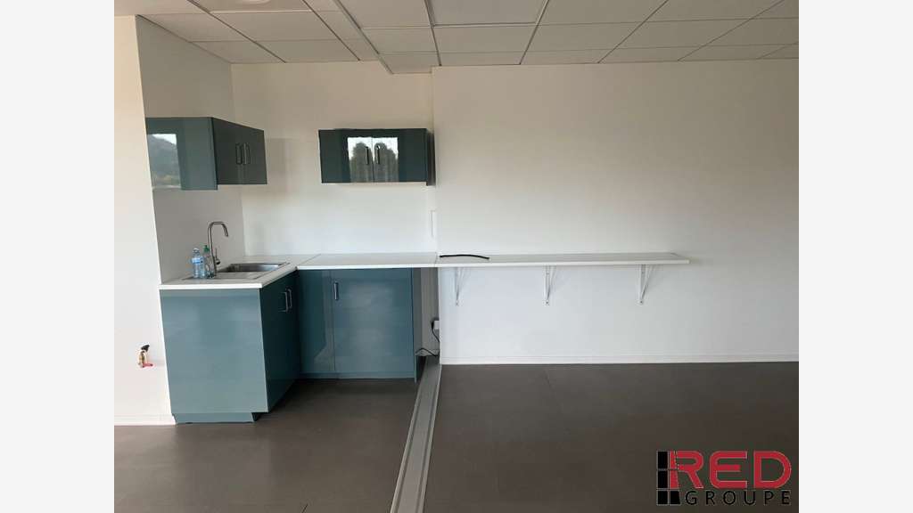 A louer bureaux en très bon état 83m² R+2 Aubagne