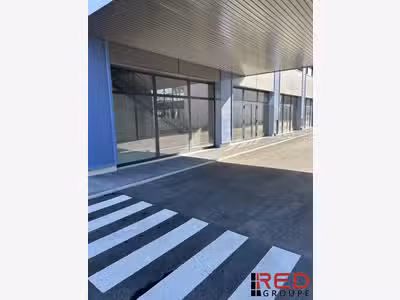 A louer local de 183m² en RDC en za Roquevaire