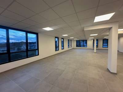 A louer bureaux 302m² R+2 ZA de Napollon à Aubagne