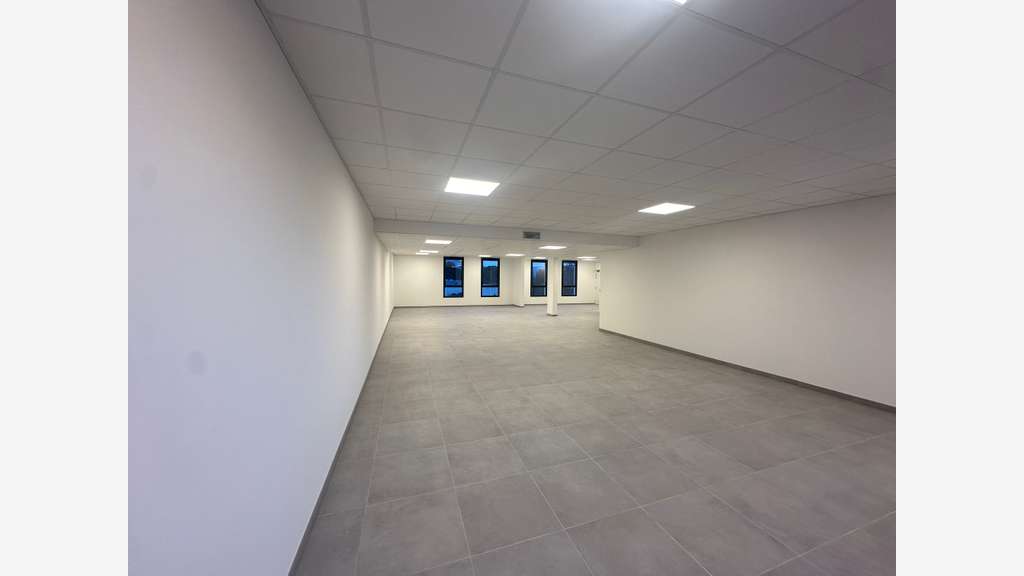 A louer bureaux 302m² R+2 ZA de Napollon à Aubagne