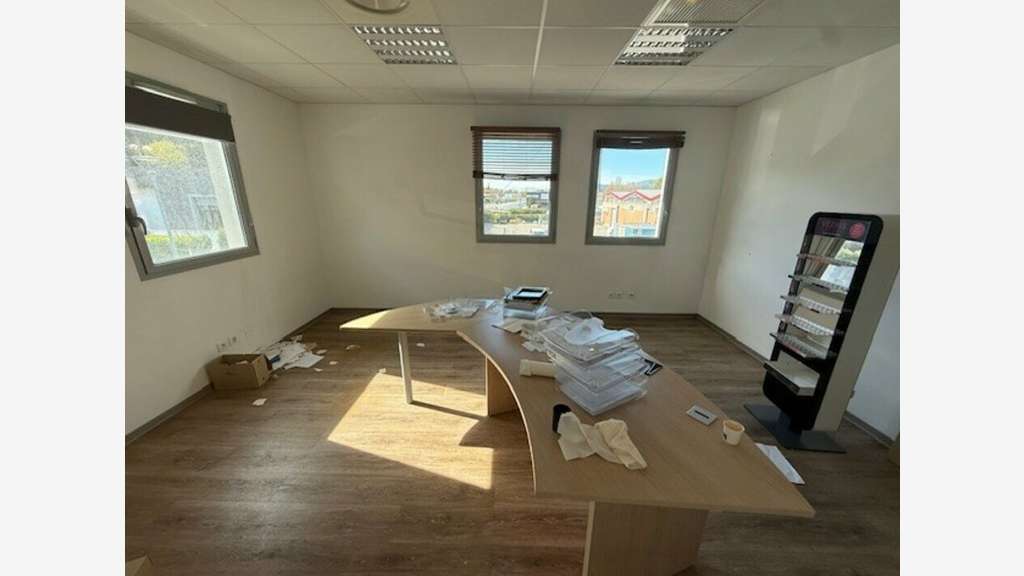 Bureaux de 151m² à louer à Aubagne zone des Paluds