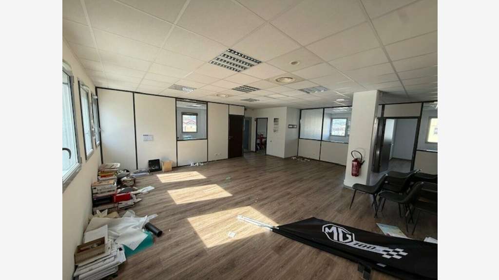 Bureaux de 151m² à louer à Aubagne zone des Paluds