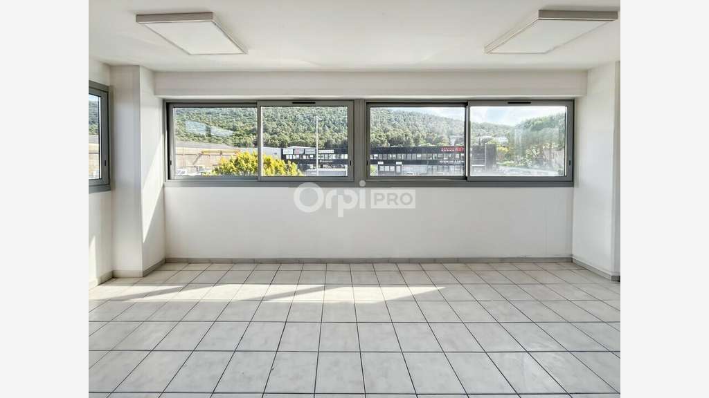 A louer bureau 25m² Aubagne avenue de la Fleuride