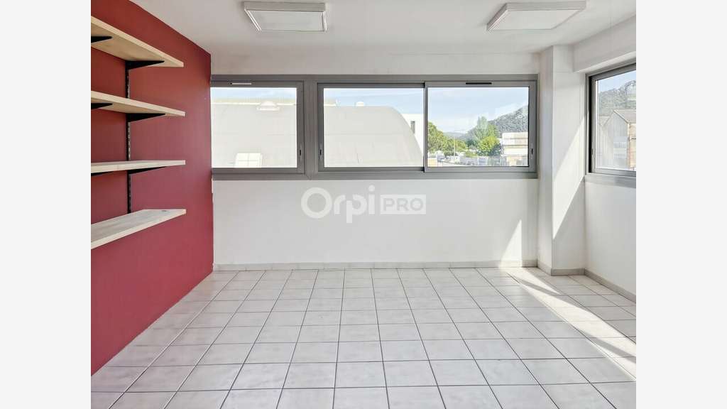 A louer bureau 25m² Aubagne avenue de la Fleuride