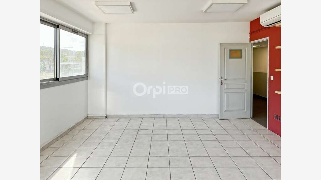 A louer bureau 25m² Aubagne avenue de la Fleuride