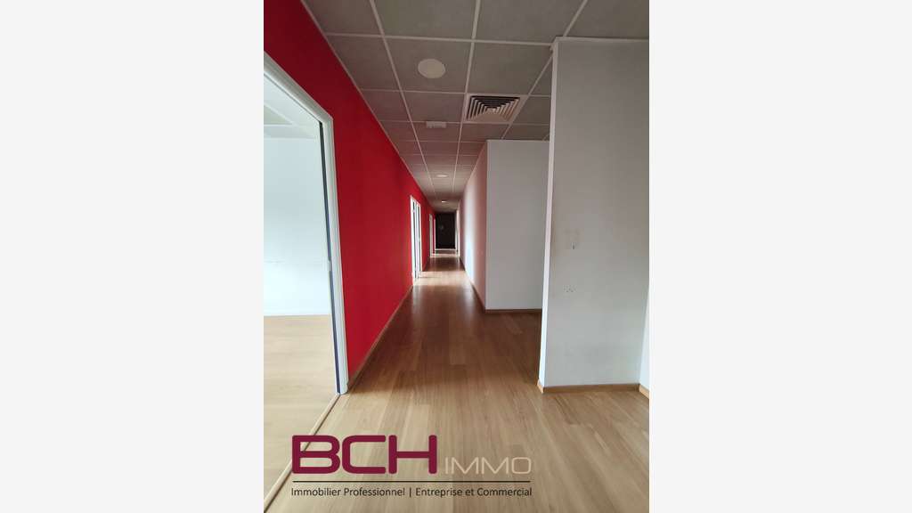 Loue bureaux lumineux PMR 460m² parkings à Aubagne