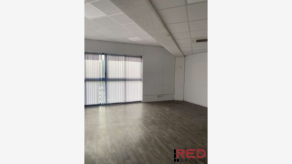 A louer local professionnel 165m² en R+1 à Aubagne