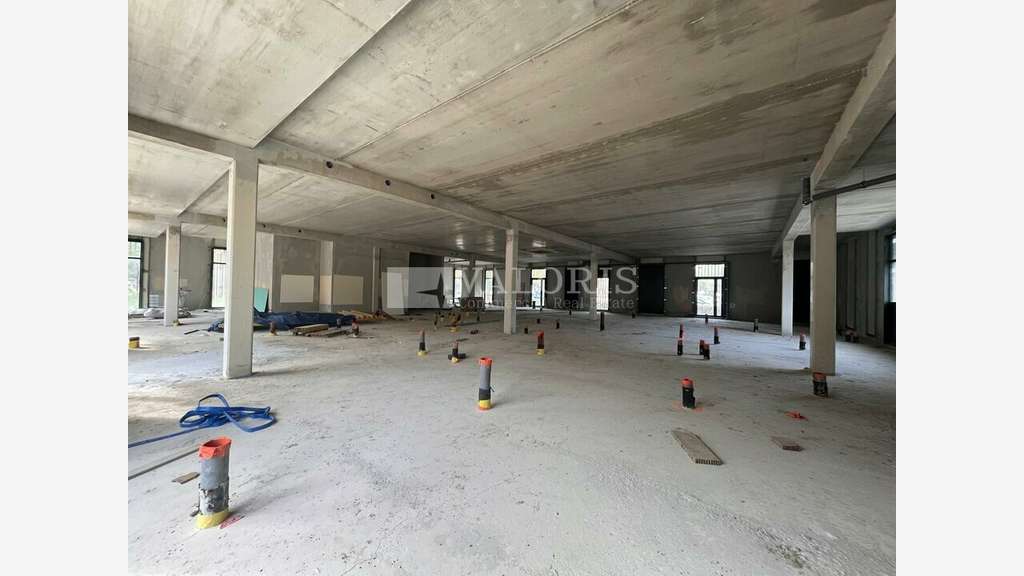 Plateau de bureaux PMR neufs à louer à Aubagne