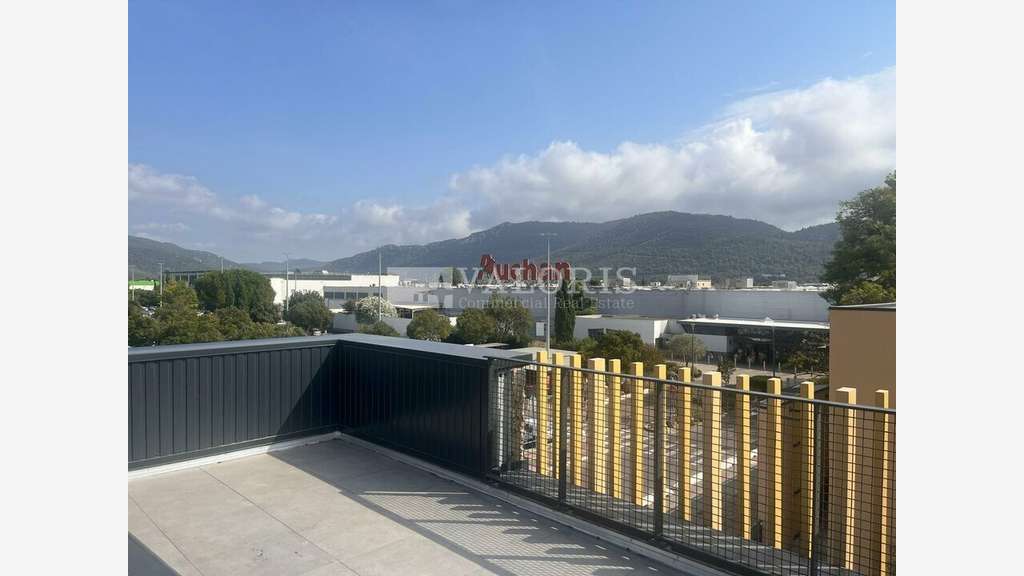Plateau de bureaux PMR neufs à louer à Aubagne
