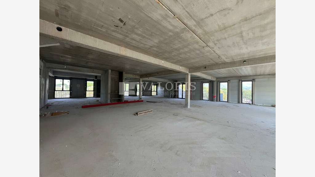 Plateau de bureaux PMR neufs à louer à Aubagne