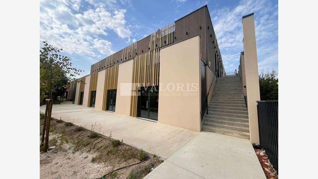 Plateau de bureaux PMR neufs à louer à Aubagne