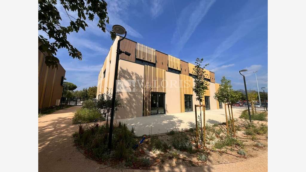 Plateau de bureaux PMR neufs à louer à Aubagne
