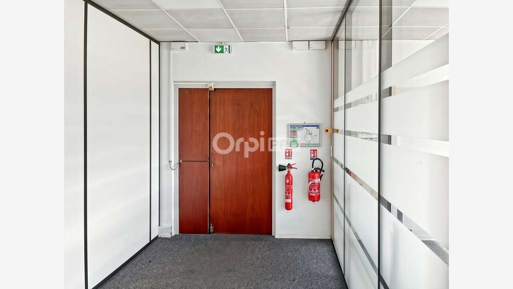 Bureaux de 577m² à louer à Aubagne av Marin Blanc